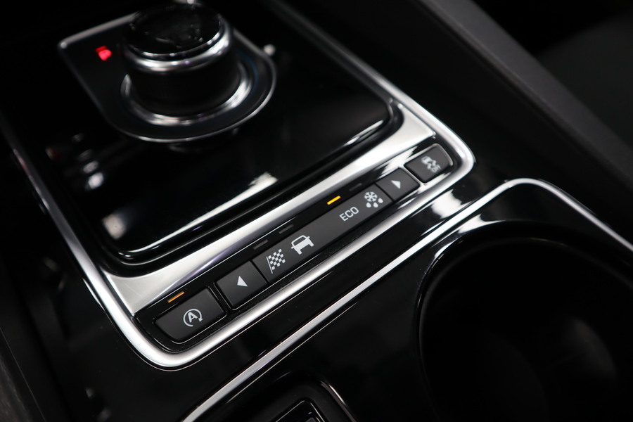 Jaguar F-PACE vaihtoauto