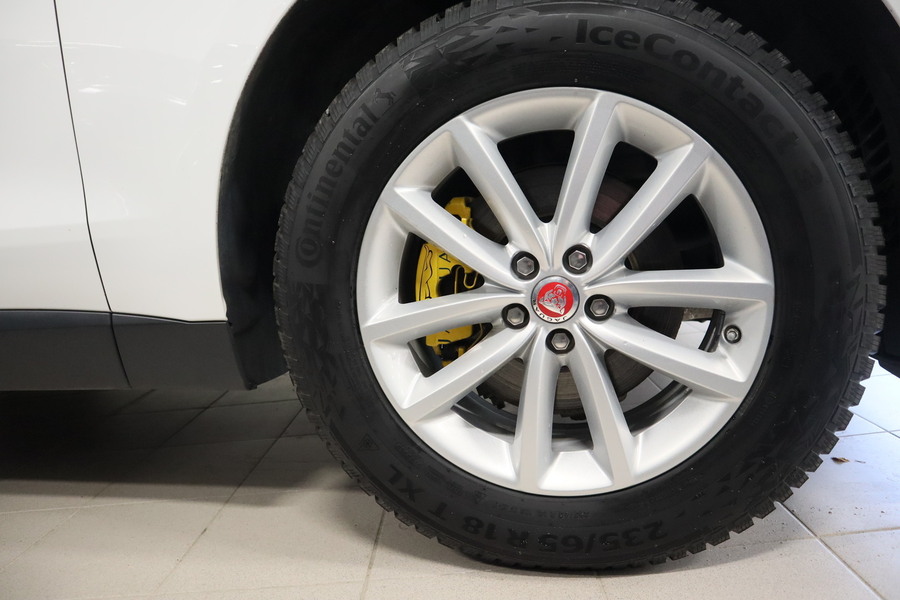 Jaguar F-PACE vaihtoauto