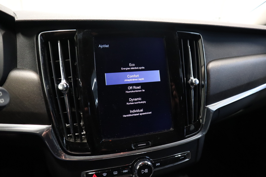 Volvo V90 Cross Country vaihtoauto