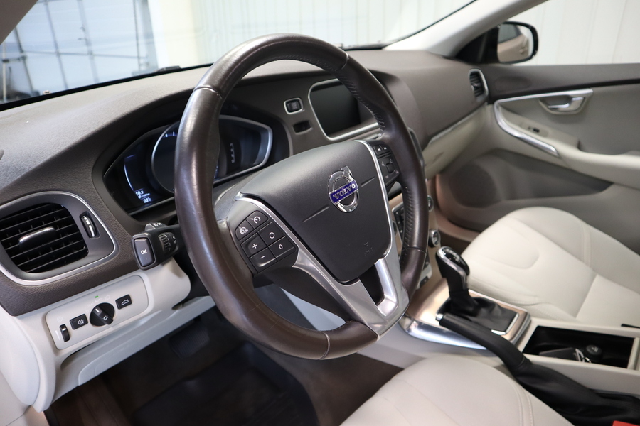 Volvo V40 Cross Country vaihtoauto