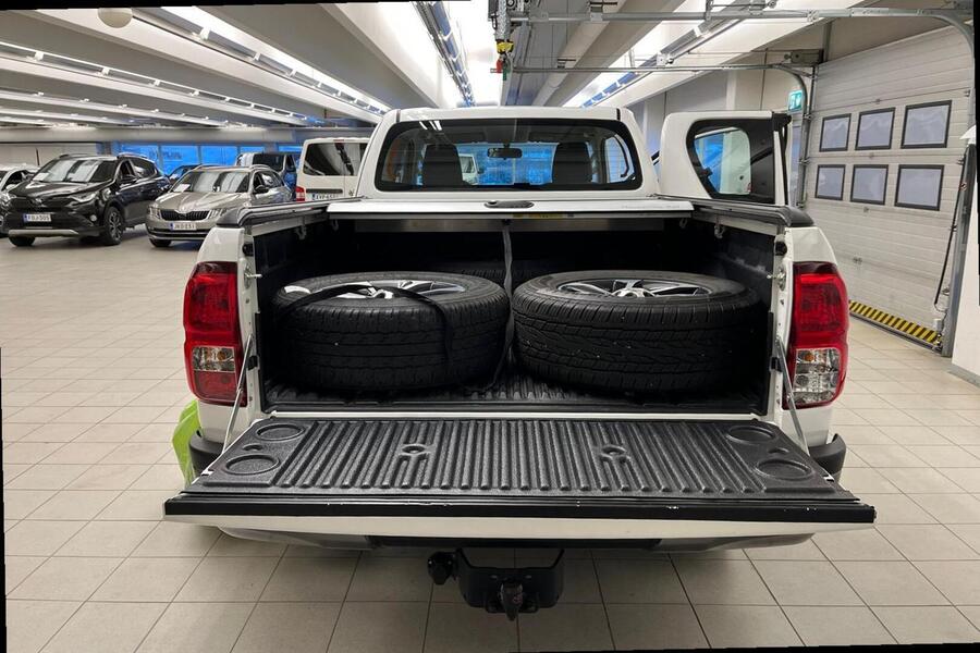 Toyota Hilux vaihtoauto