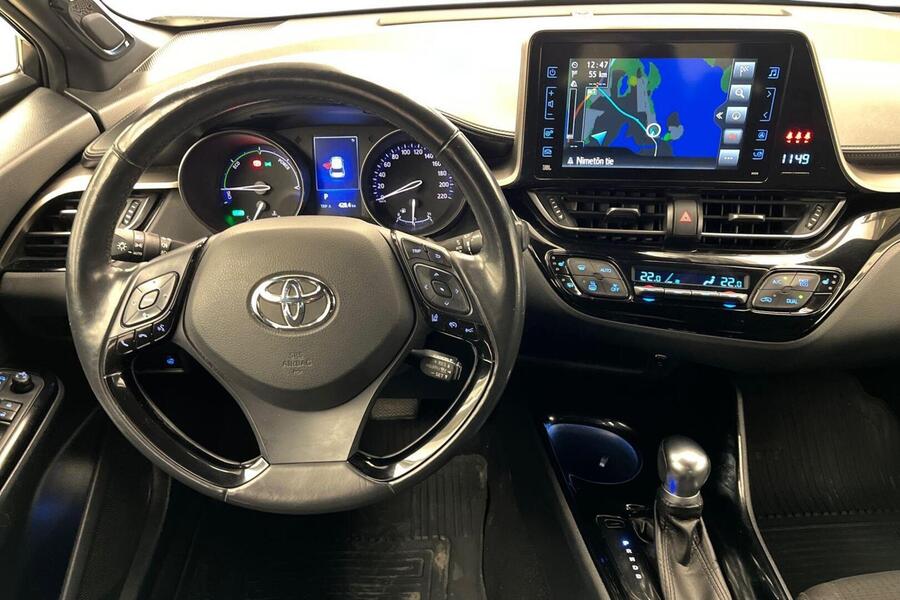 Toyota C-HR vaihtoauto