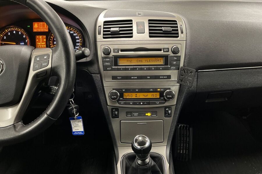 Toyota Avensis vaihtoauto