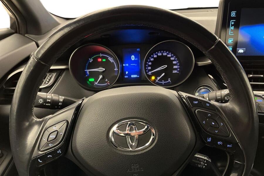 Toyota C-HR vaihtoauto