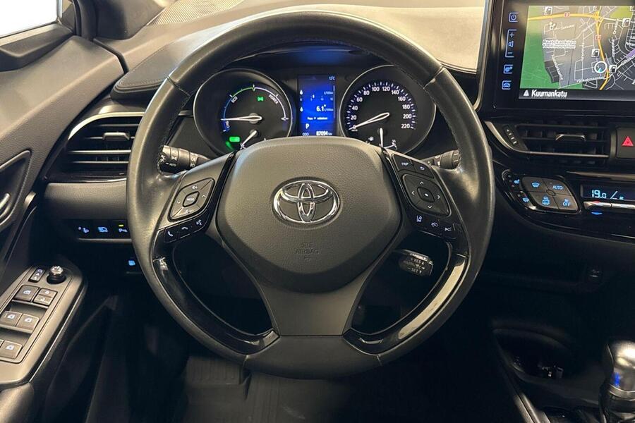 Toyota C-HR vaihtoauto