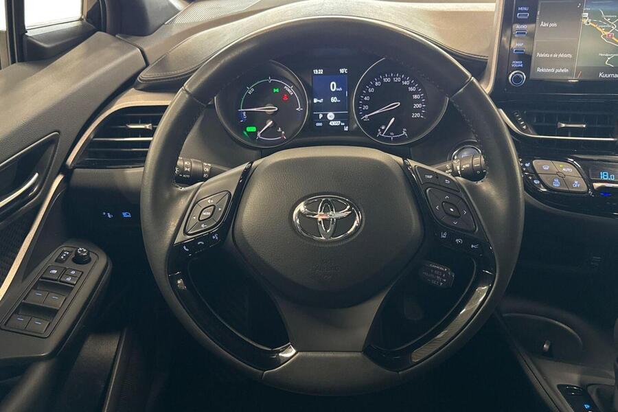 Toyota C-HR vaihtoauto