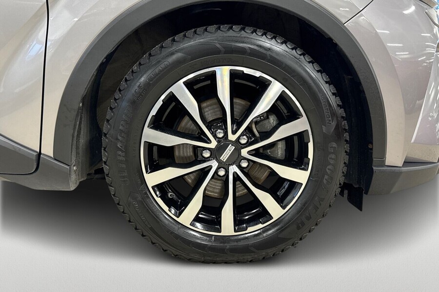 Toyota C-HR vaihtoauto