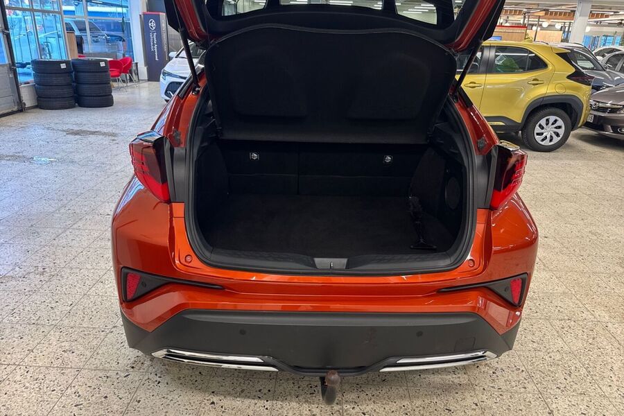 Toyota C-HR vaihtoauto