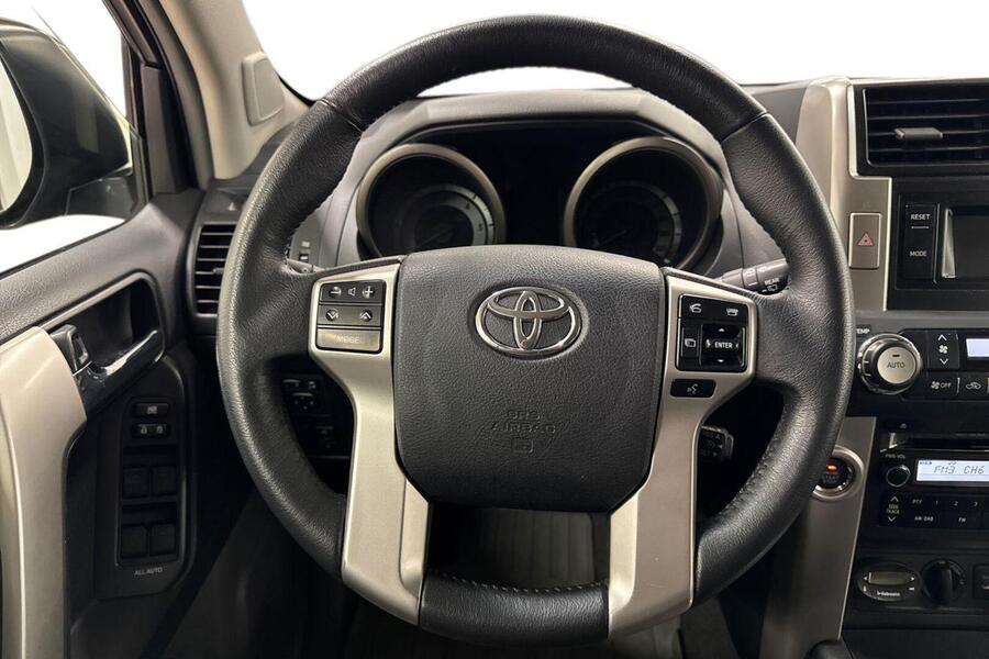 Toyota Land Cruiser vaihtoauto