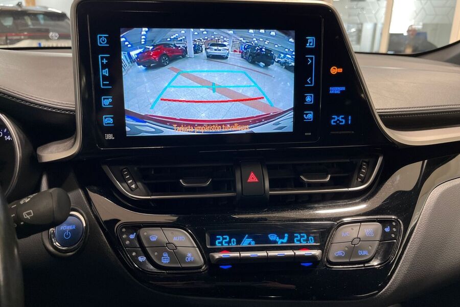 Toyota C-HR vaihtoauto