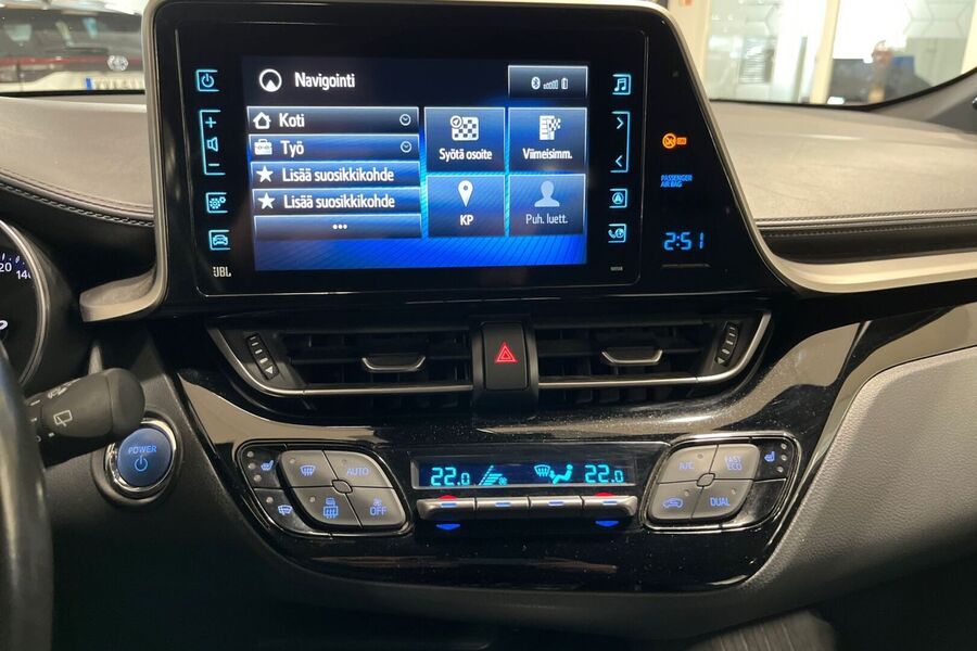 Toyota C-HR vaihtoauto