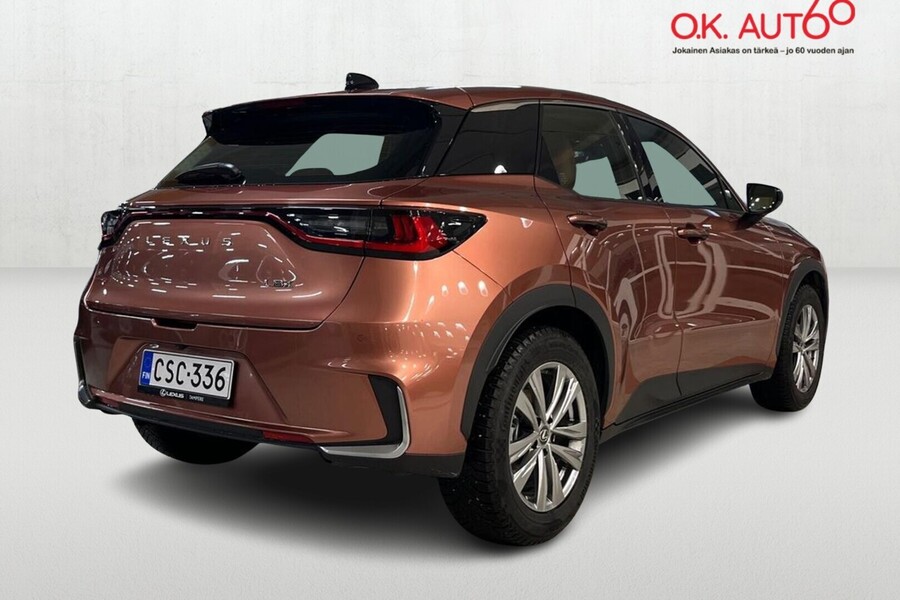 Lexus LBX vaihtoauto