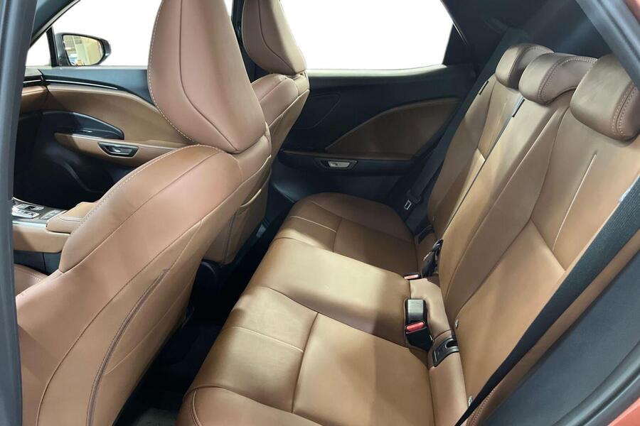 Lexus LBX vaihtoauto