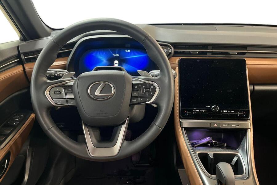 Lexus LBX vaihtoauto