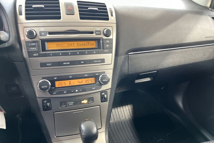 Toyota Avensis vaihtoauto