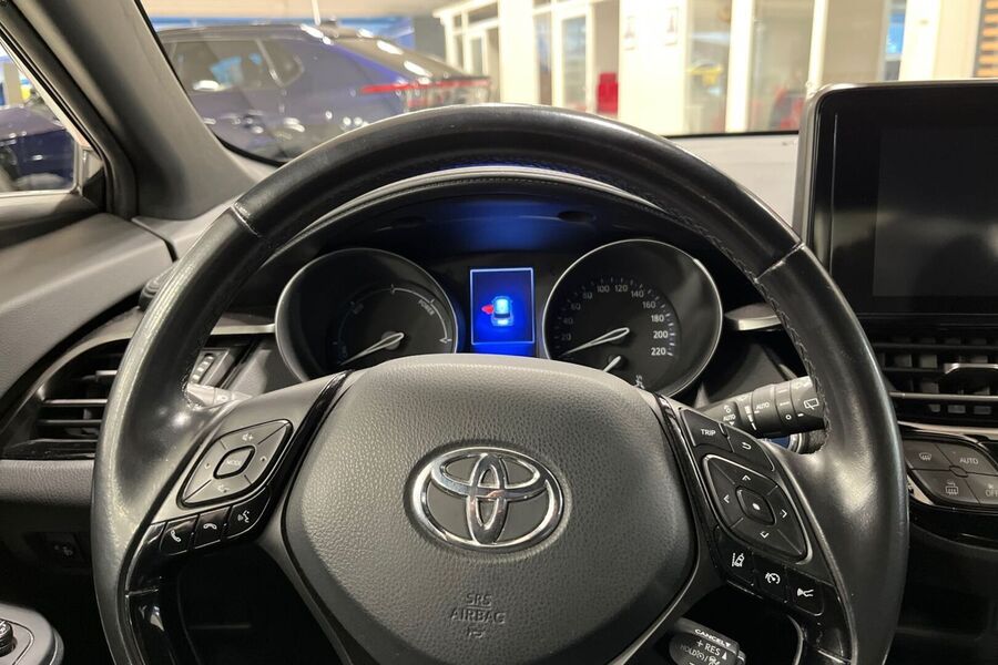 Toyota C-HR vaihtoauto