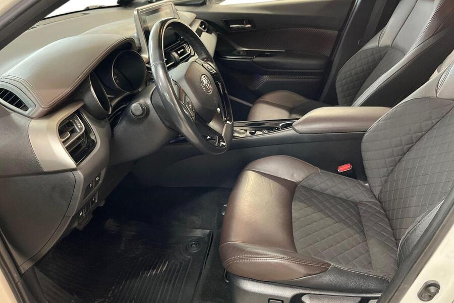 Toyota C-HR vaihtoauto