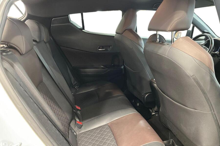 Toyota C-HR vaihtoauto