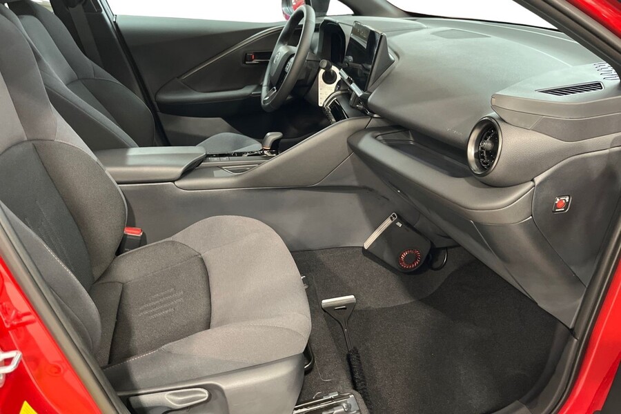 Toyota C-HR vaihtoauto