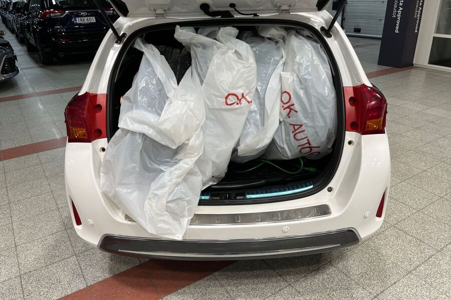 Toyota Auris vaihtoauto