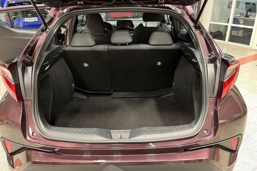 Toyota C-HR vaihtoauto