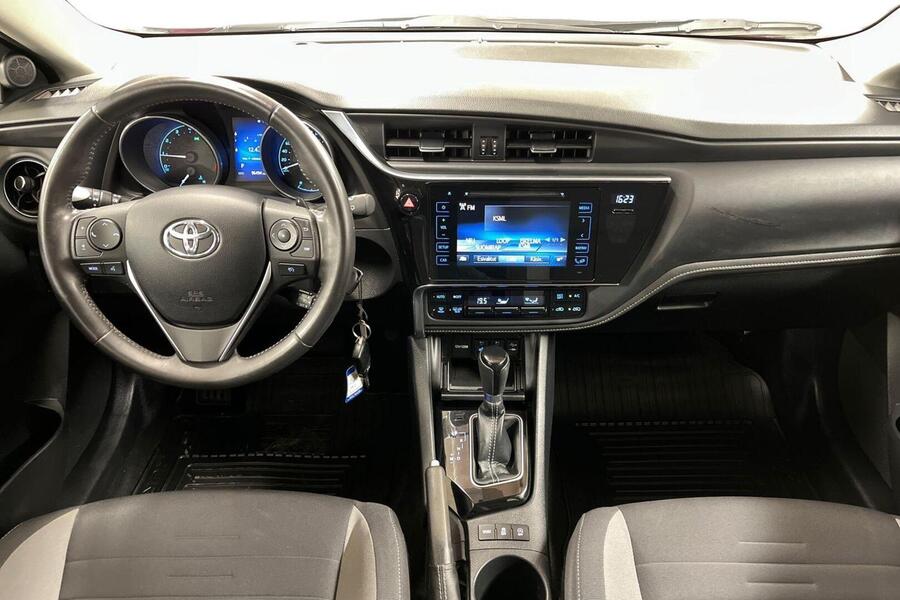 Toyota Auris vaihtoauto