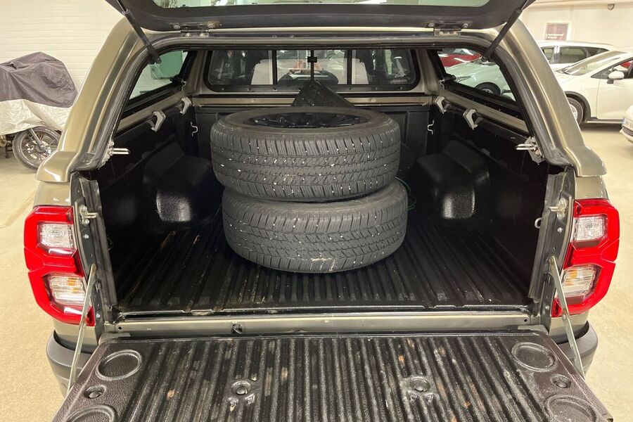 Toyota Hilux vaihtoauto