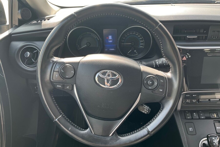 Toyota Auris vaihtoauto