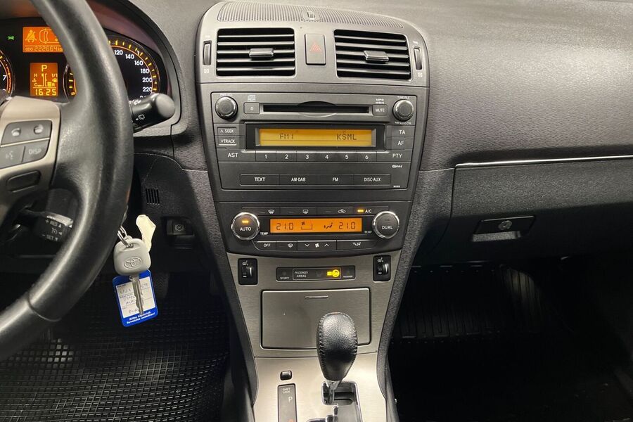 Toyota Avensis vaihtoauto