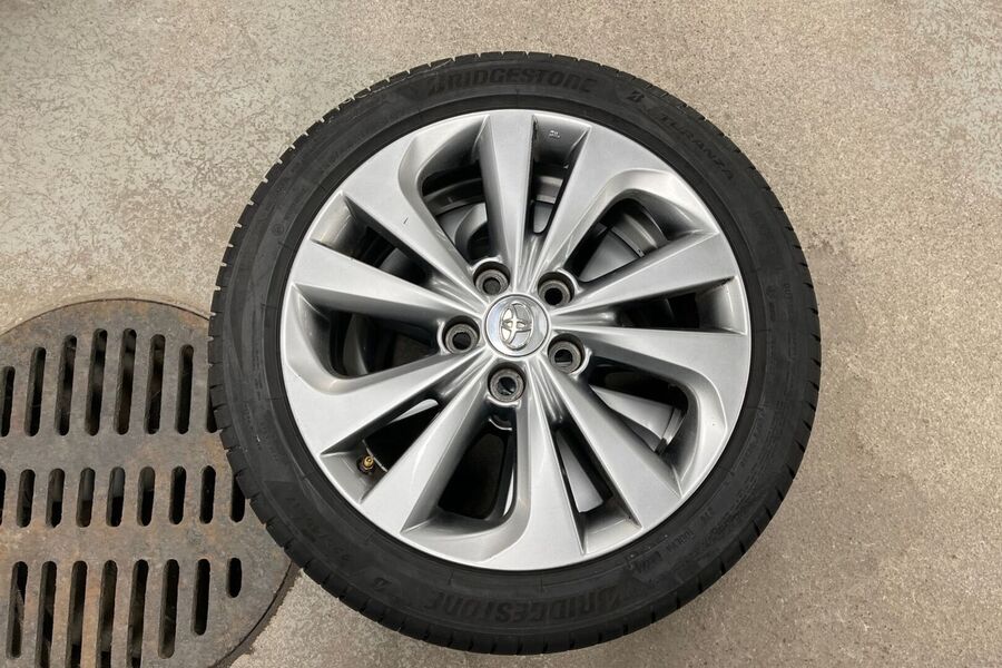 Toyota Auris vaihtoauto