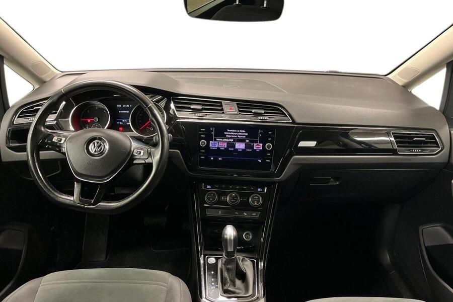 Volkswagen Touran vaihtoauto