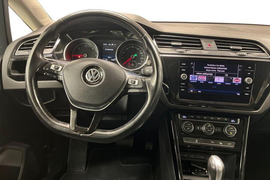 Volkswagen Touran vaihtoauto