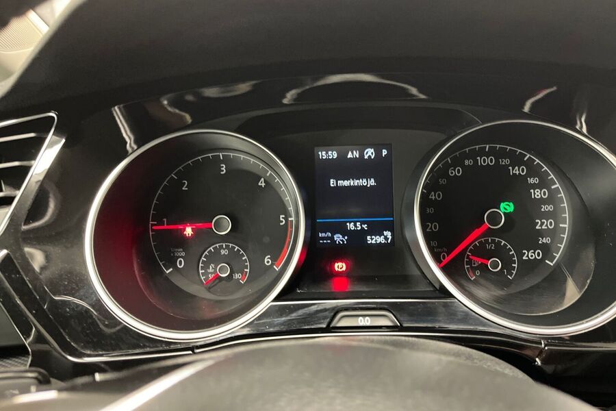 Volkswagen Touran vaihtoauto