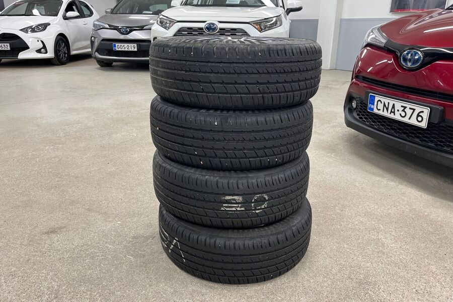 Volkswagen Touran vaihtoauto