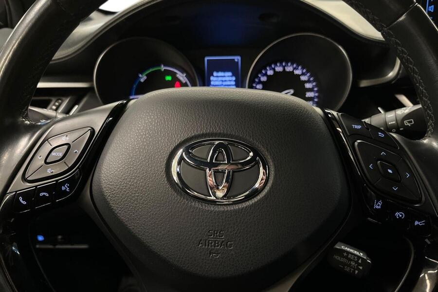 Toyota C-HR vaihtoauto