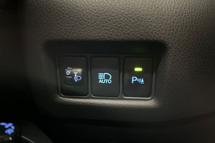 Toyota C-HR vaihtoauto