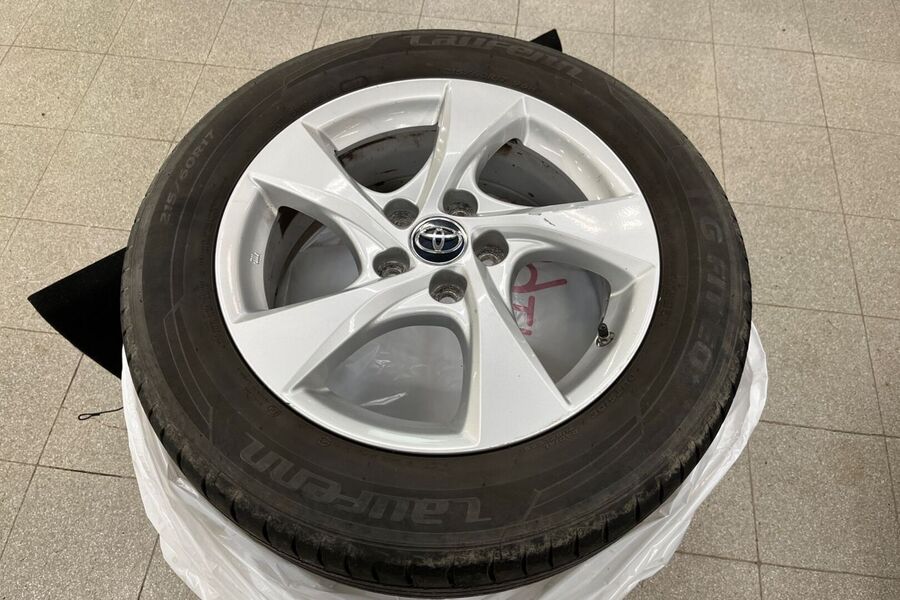 Toyota C-HR vaihtoauto