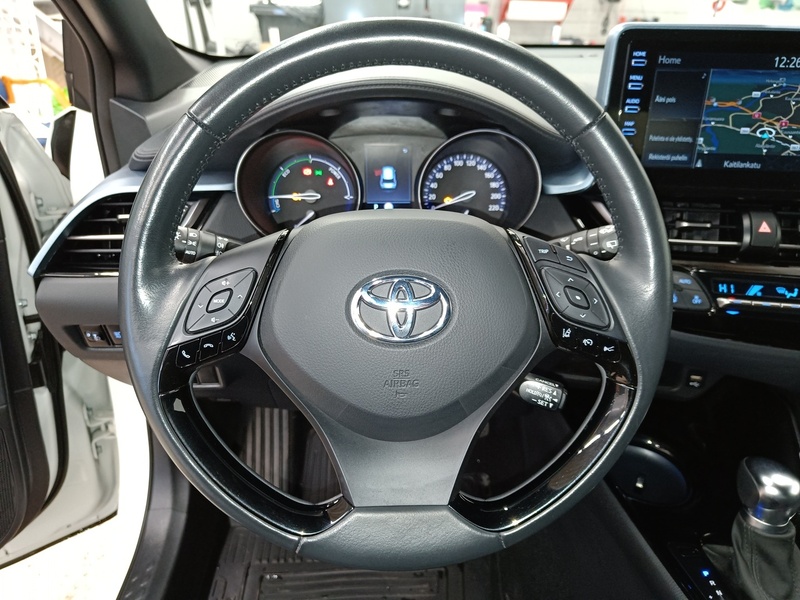 Toyota C-HR vaihtoauto