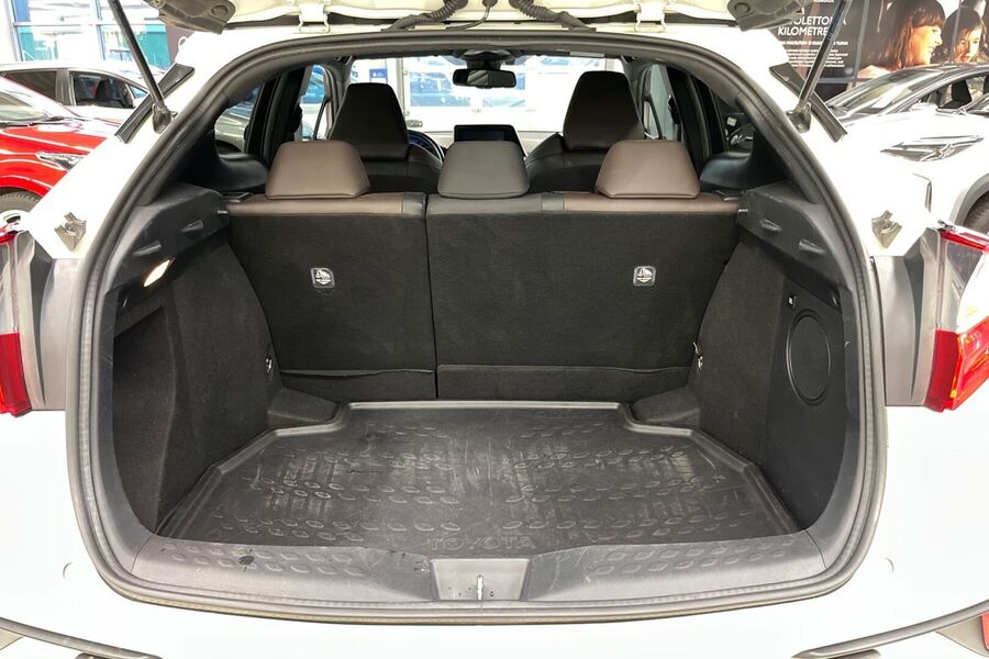 Toyota C-HR vaihtoauto