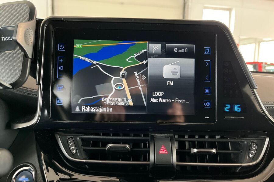 Toyota C-HR vaihtoauto