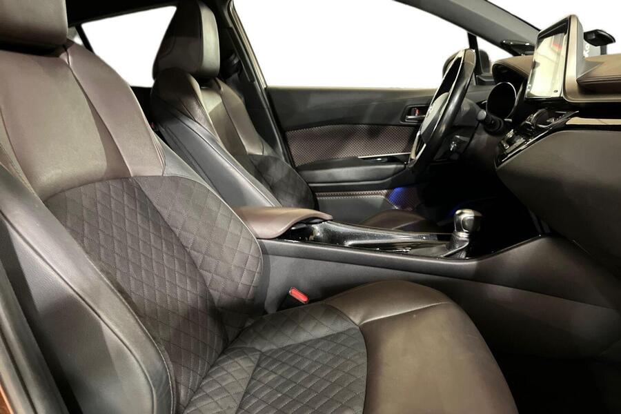 Toyota C-HR vaihtoauto