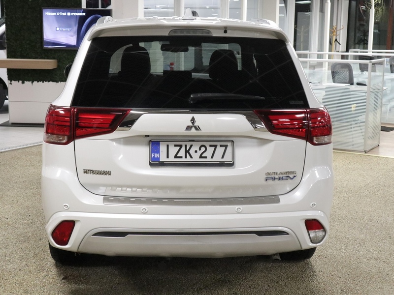 Mitsubishi Outlander PHEV vaihtoauto
