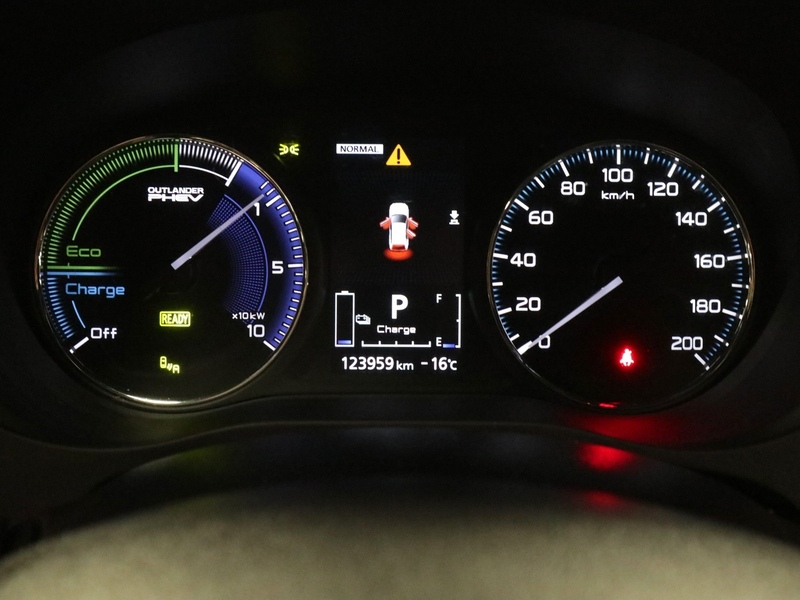 Mitsubishi Outlander PHEV vaihtoauto