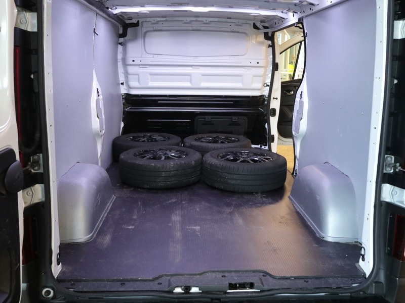 Nissan Primastar vaihtoauto