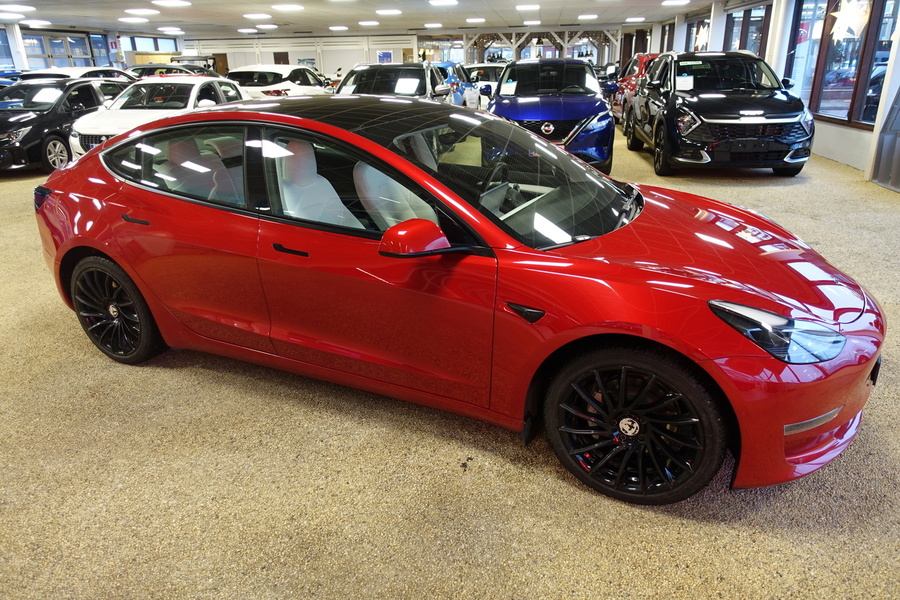 Tesla Model 3 vaihtoauto