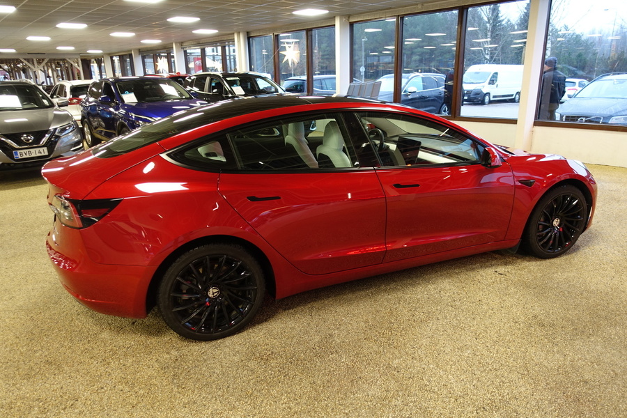 Tesla Model 3 vaihtoauto