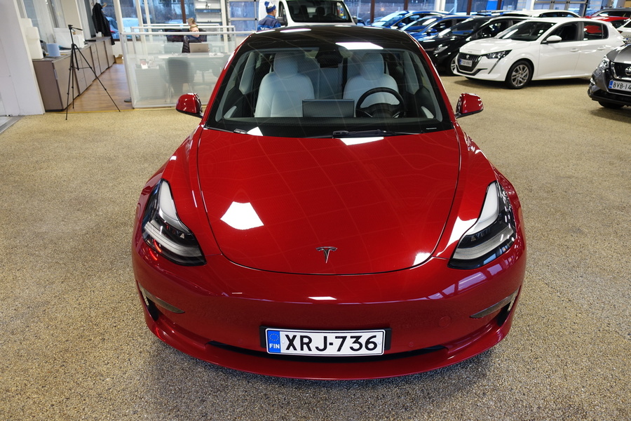 Tesla Model 3 vaihtoauto