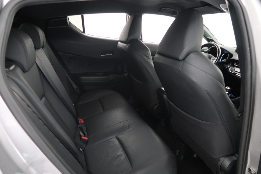 Toyota C-HR vaihtoauto