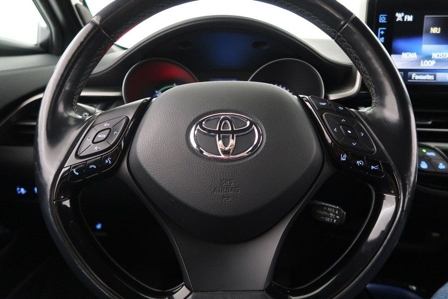 Toyota C-HR vaihtoauto