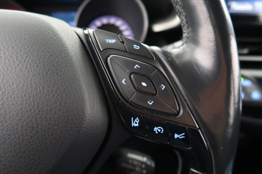 Toyota C-HR vaihtoauto